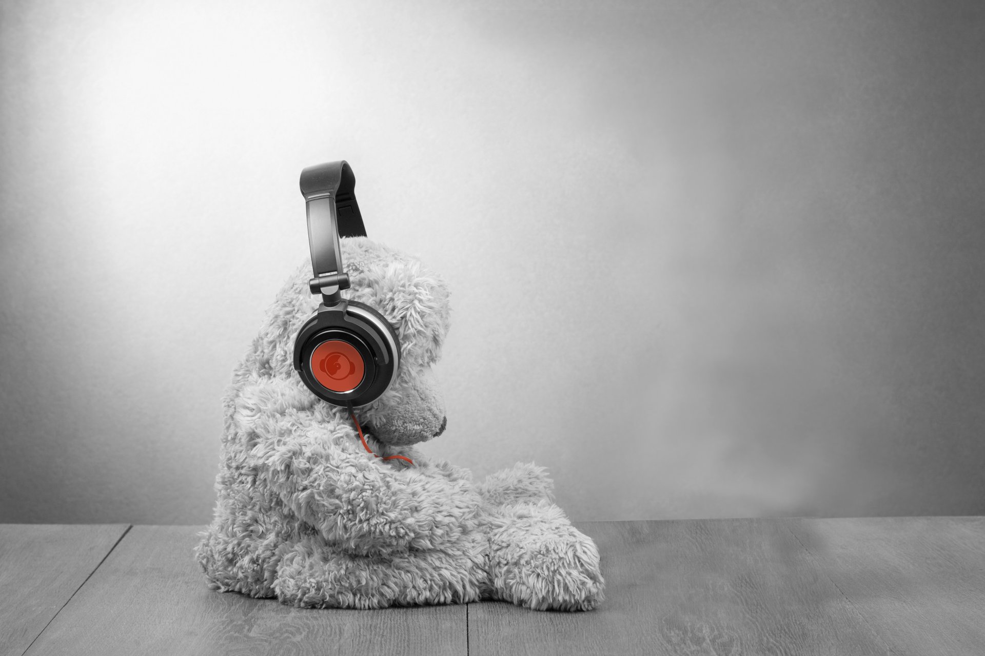 DJ i arbeid med musikken
